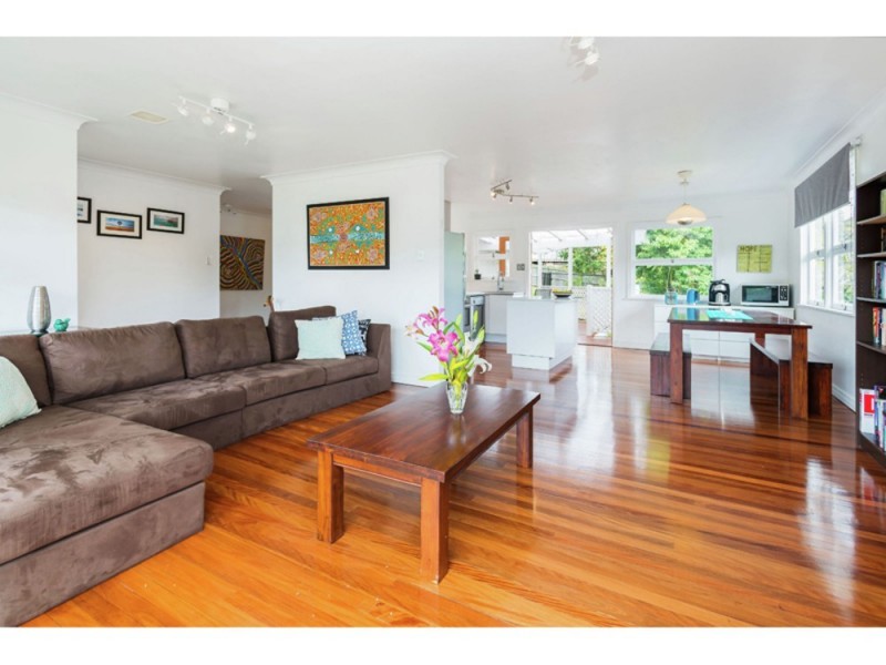 38 Oatland Crescent, Holland Park West QLD 4121