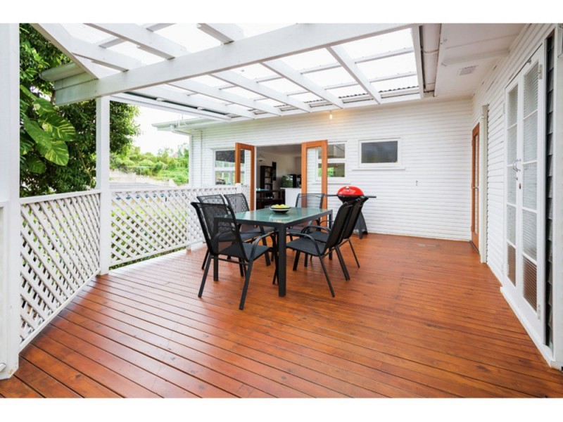 38 Oatland Crescent, Holland Park West QLD 4121