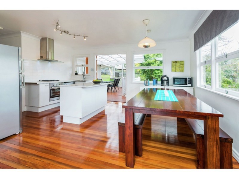 38 Oatland Crescent, Holland Park West QLD 4121