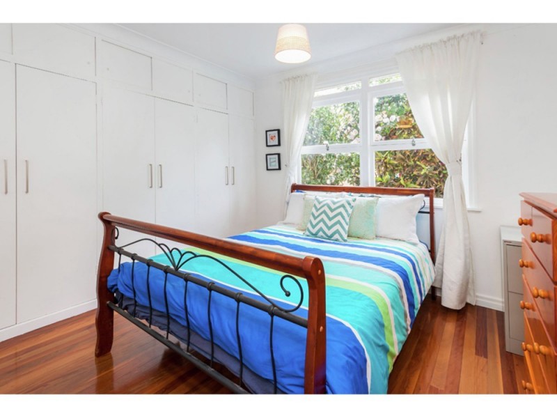 38 Oatland Crescent, Holland Park West QLD 4121