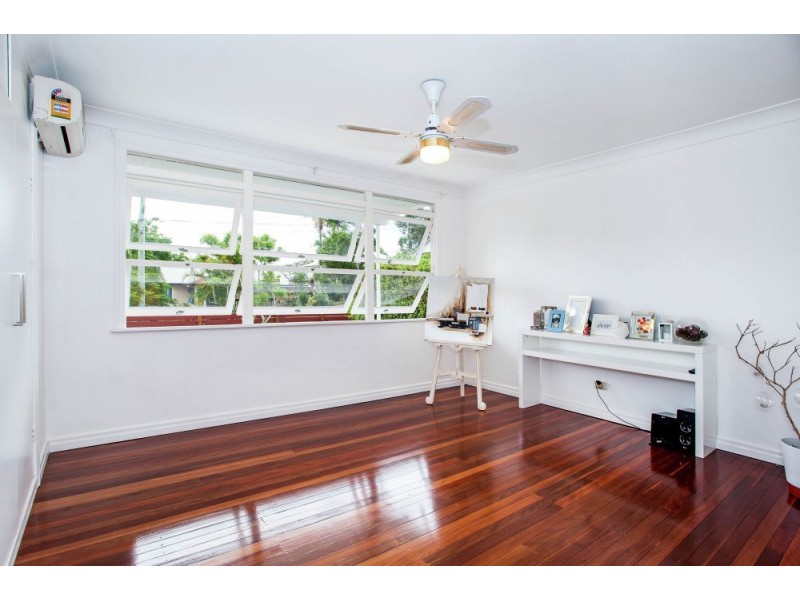 38 Oatland Crescent, Holland Park West QLD 4121