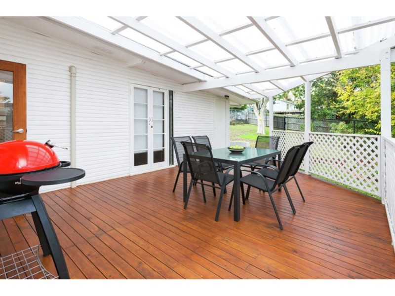 38 Oatland Crescent, Holland Park West QLD 4121