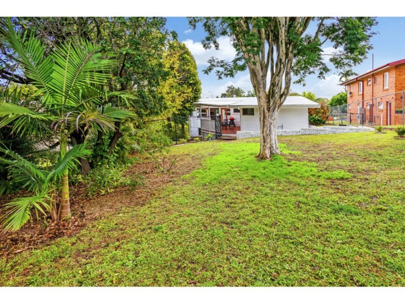 38 Oatland Crescent, Holland Park West QLD 4121