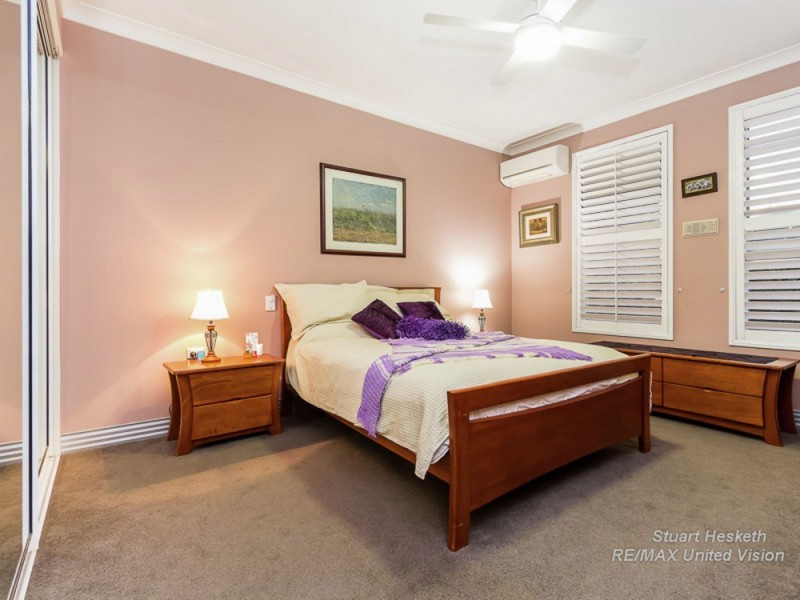 5 Rossmoya Street, Carindale QLD 4152