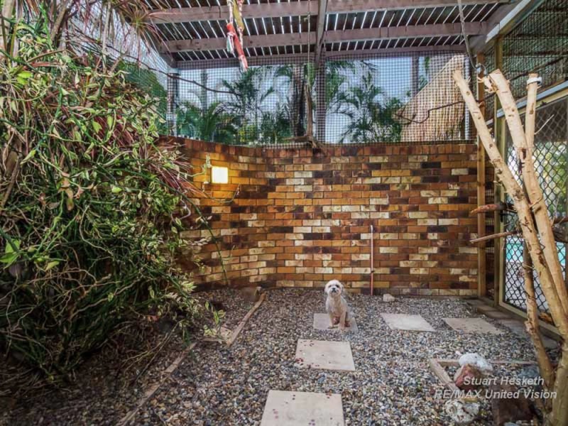 5 Rossmoya Street, Carindale QLD 4152