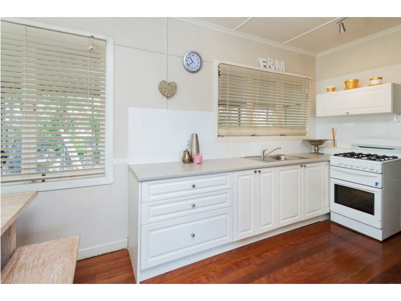 16 Rheims Street, Holland Park West QLD 4121