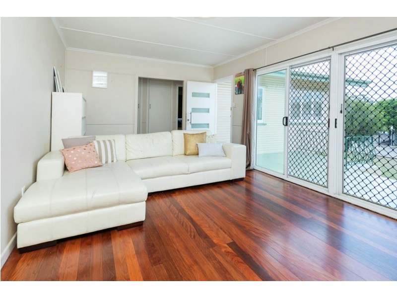 16 Rheims Street, Holland Park West QLD 4121