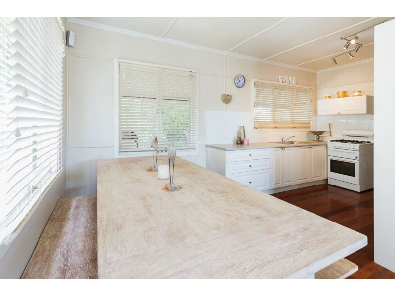 16 Rheims Street, Holland Park West QLD 4121