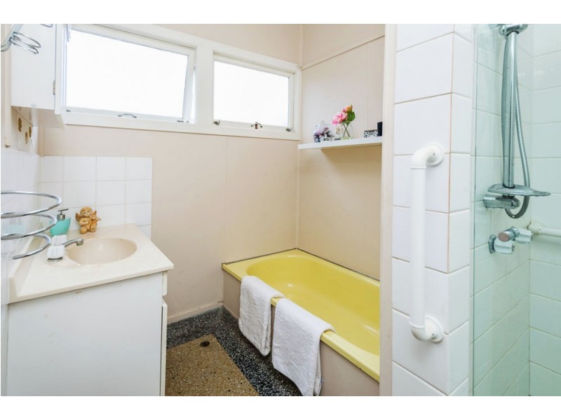 16 Rheims Street, Holland Park West QLD 4121