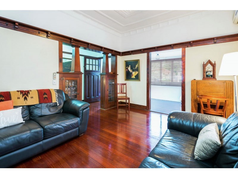 33 Crump Street, Holland Park West QLD 4121