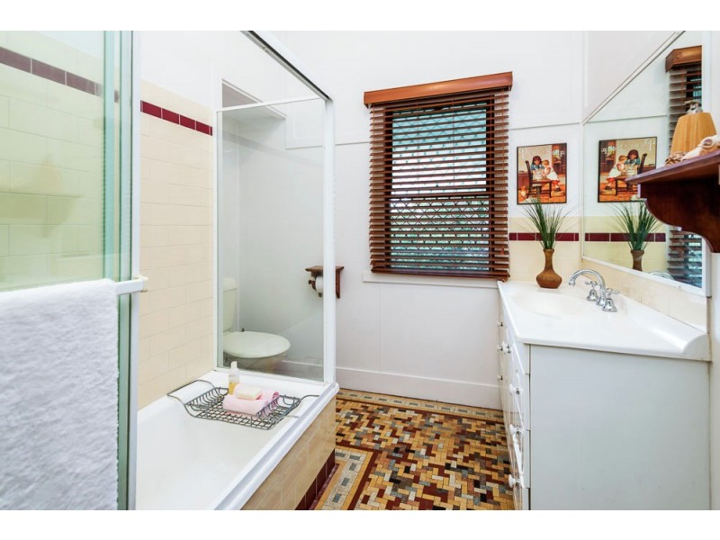 33 Crump Street, Holland Park West QLD 4121