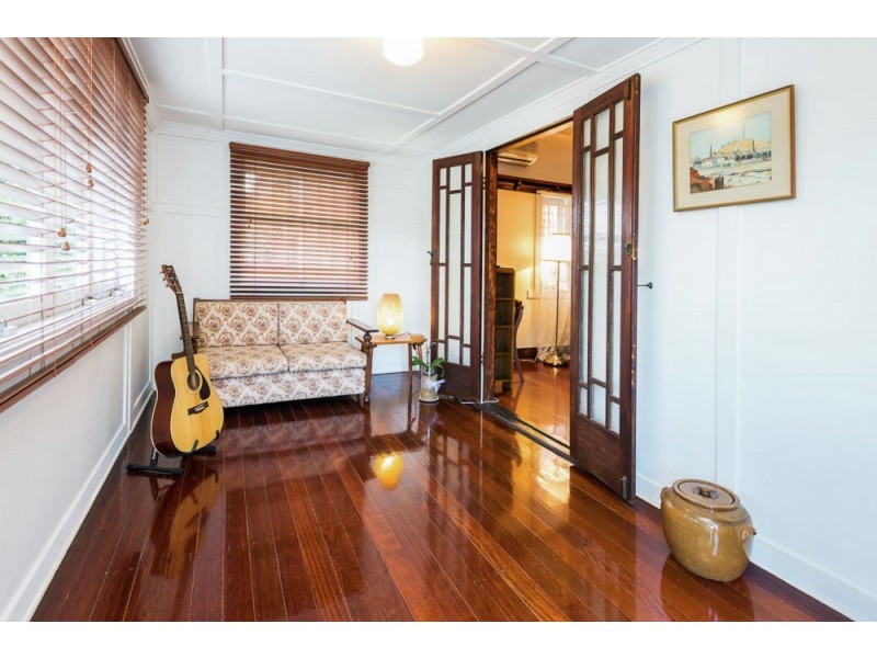 33 Crump Street, Holland Park West QLD 4121