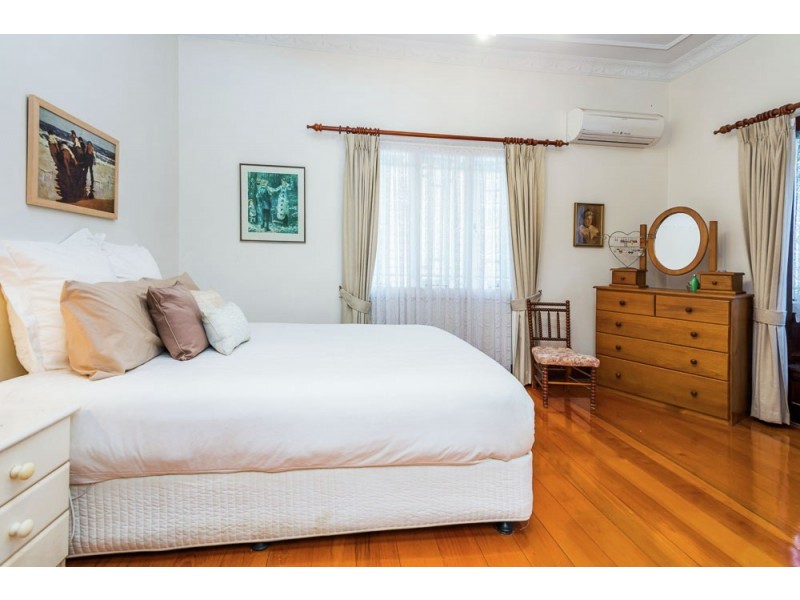 33 Crump Street, Holland Park West QLD 4121