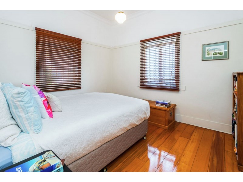 33 Crump Street, Holland Park West QLD 4121