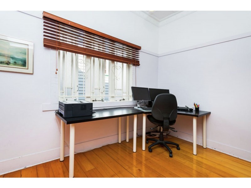 33 Crump Street, Holland Park West QLD 4121