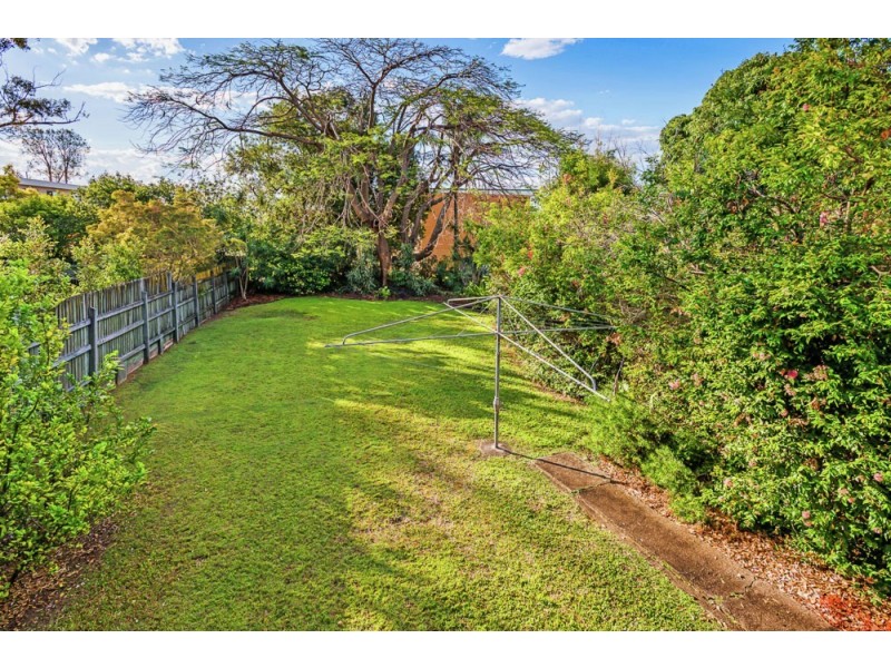 33 Crump Street, Holland Park West QLD 4121