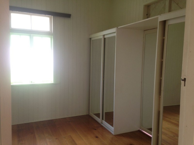 64 Bennetts Road, Camp Hill QLD 4152