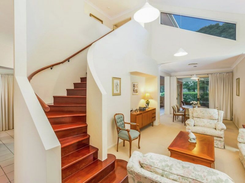 54 FLAME TREE CRESCENT, Carindale QLD 4152