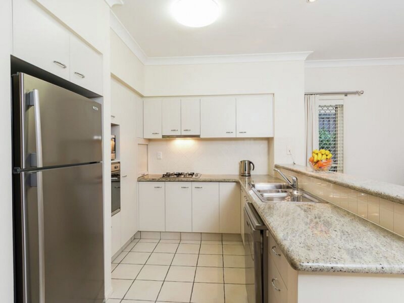 54 FLAME TREE CRESCENT, Carindale QLD 4152
