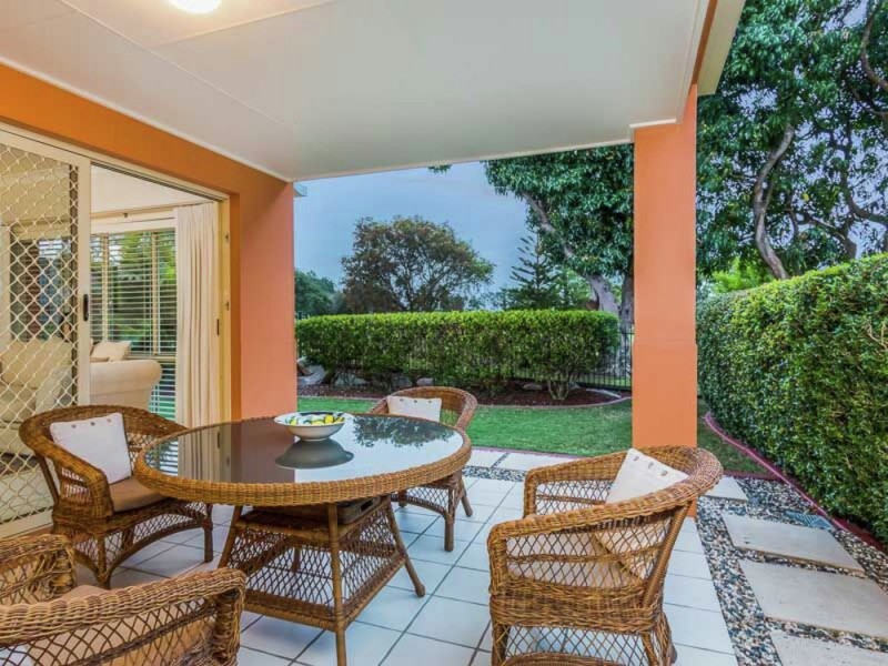 54 FLAME TREE CRESCENT, Carindale QLD 4152