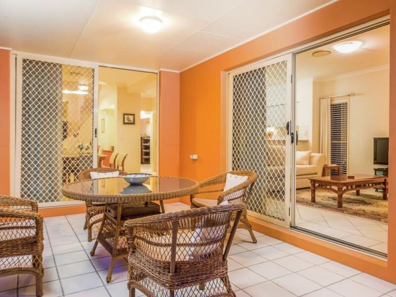 54 FLAME TREE CRESCENT, Carindale QLD 4152