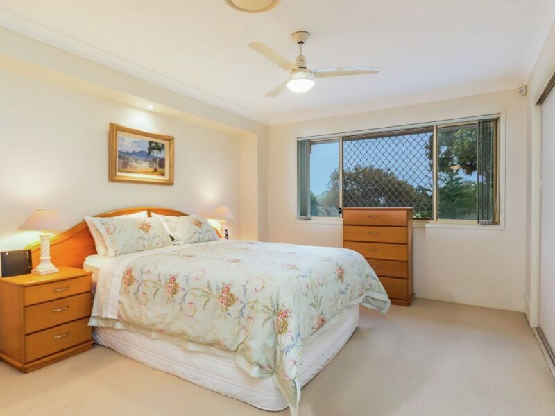 54 FLAME TREE CRESCENT, Carindale QLD 4152