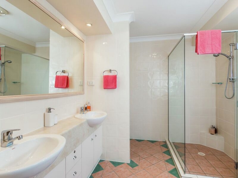 54 FLAME TREE CRESCENT, Carindale QLD 4152