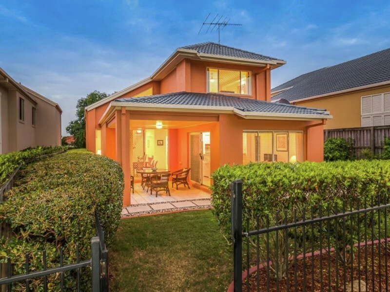 54 FLAME TREE CRESCENT, Carindale QLD 4152