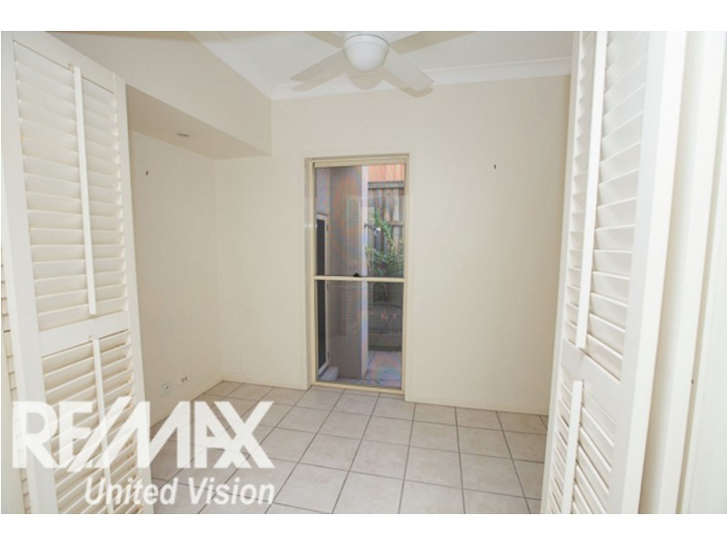 56 Flame Tree Crescent, Carindale QLD 4152