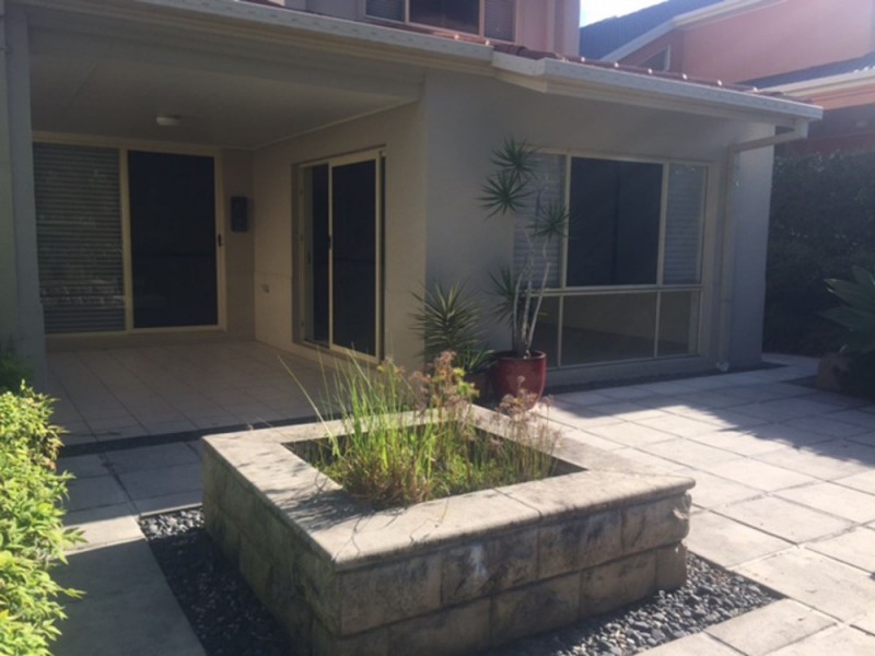 56 Flame Tree Crescent, Carindale QLD 4152