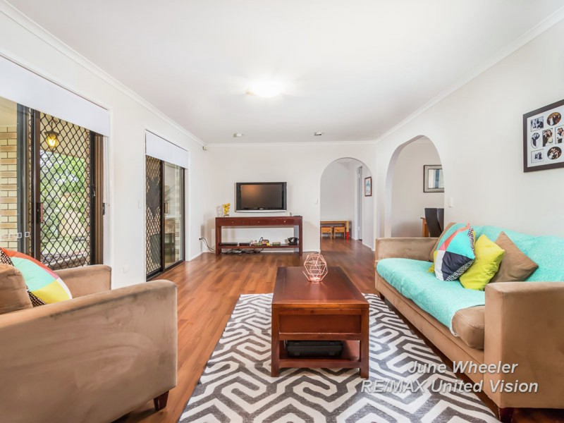 11 Eynsford Street, Carindale QLD 4152