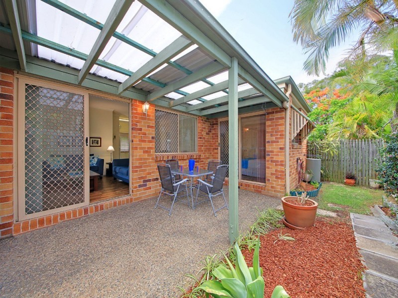 2/15 Dickenson Street, Carina QLD 4152