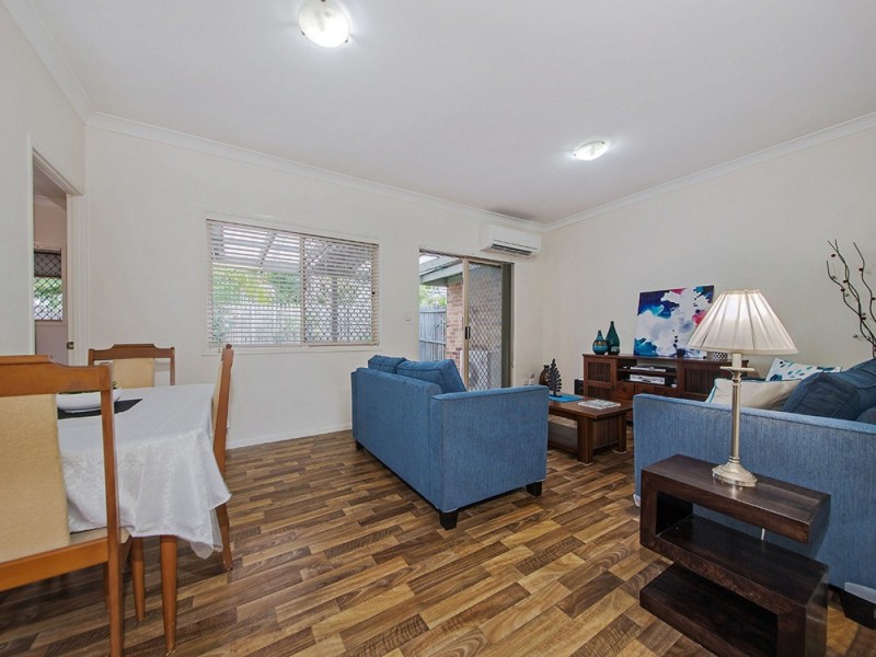 2/15 Dickenson Street, Carina QLD 4152