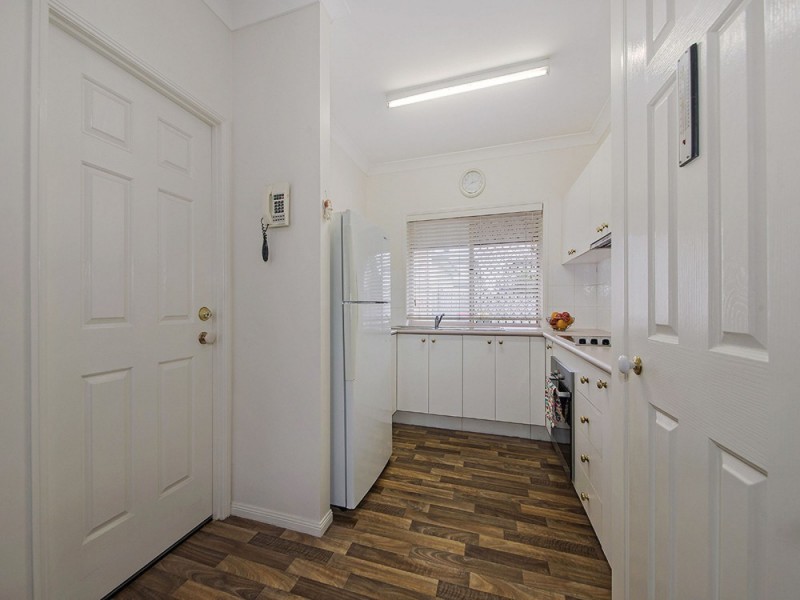 2/15 Dickenson Street, Carina QLD 4152