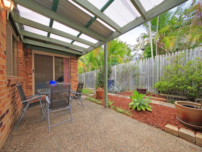 2/15 Dickenson Street, Carina QLD 4152