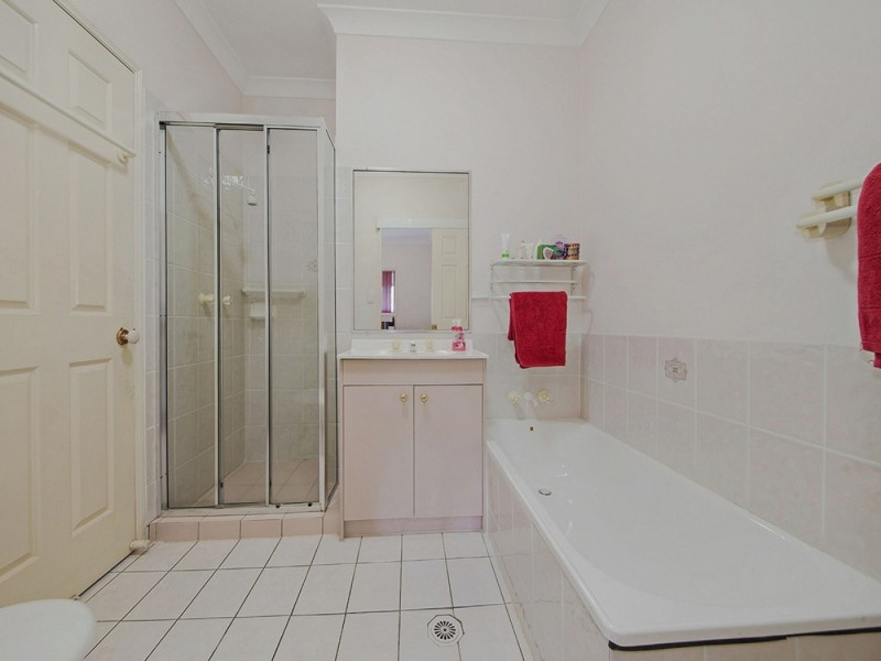 2/15 Dickenson Street, Carina QLD 4152