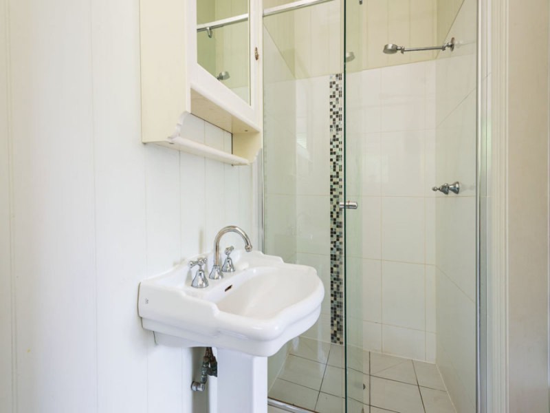 9 Edgar St, East Brisbane QLD 4169