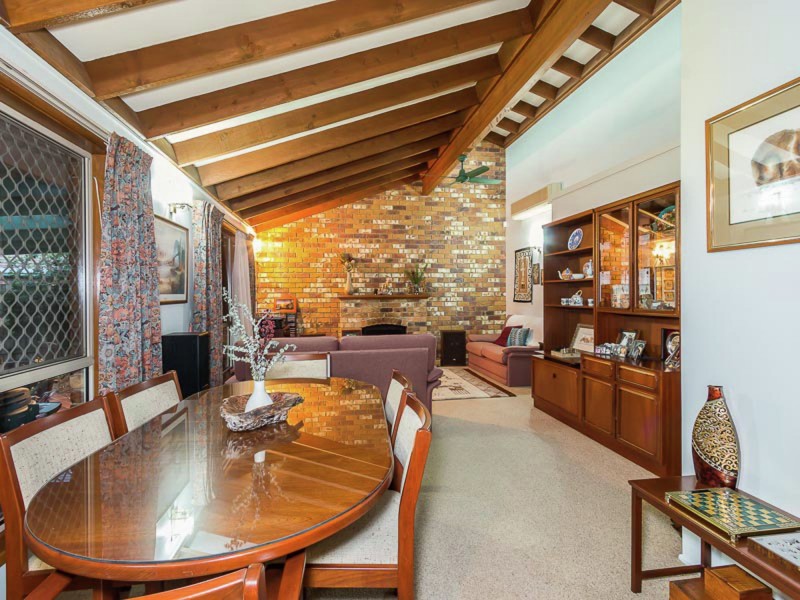 18 Edzell Place, Carindale QLD 4152