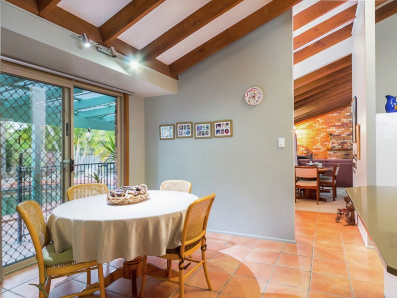 18 Edzell Place, Carindale QLD 4152