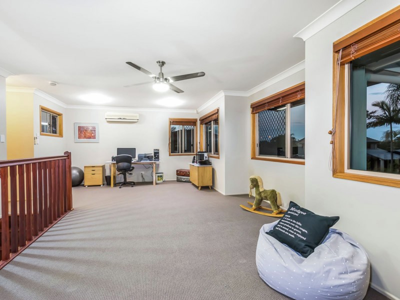 18 Edzell Place, Carindale QLD 4152