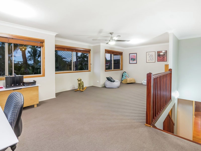 18 Edzell Place, Carindale QLD 4152