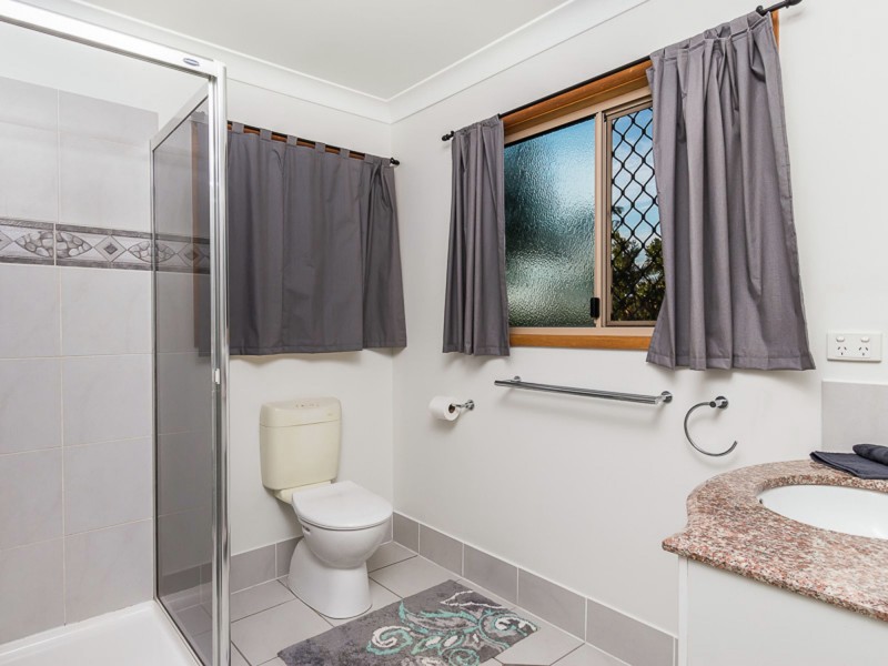 18 Edzell Place, Carindale QLD 4152