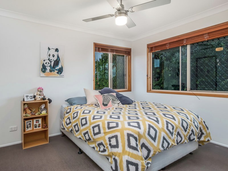 18 Edzell Place, Carindale QLD 4152