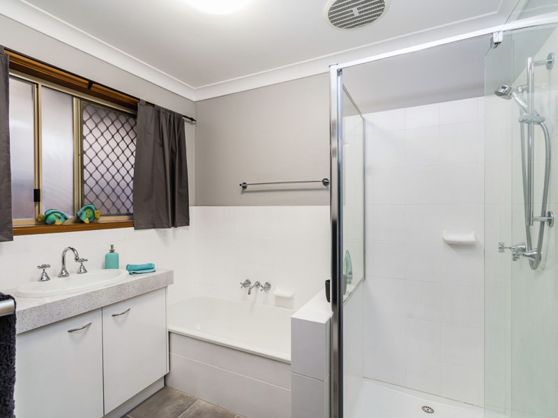 18 Edzell Place, Carindale QLD 4152