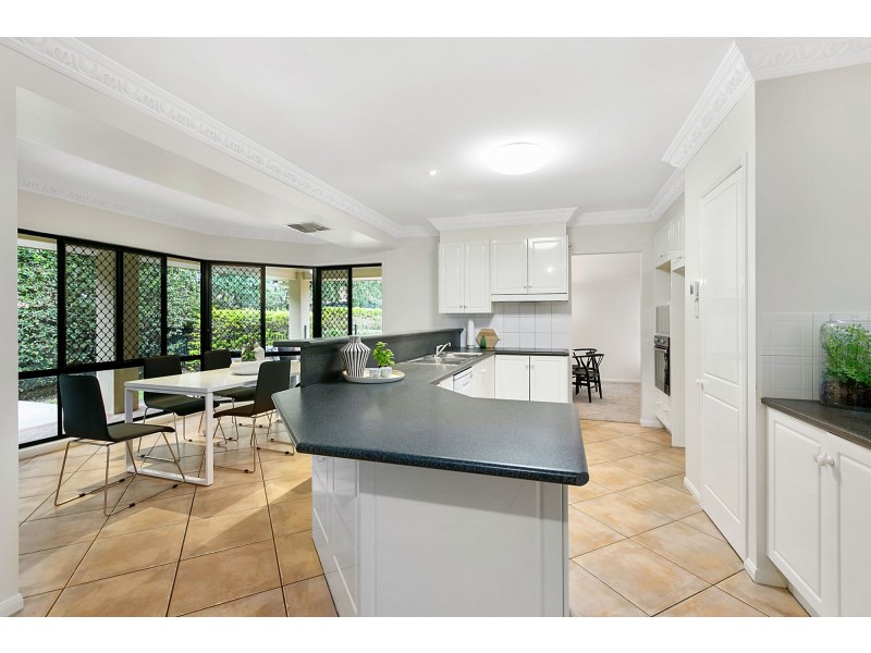 13 Ehlers Close, Carindale QLD 4152