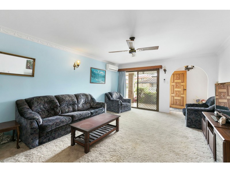 8 Bamburgh Street, Carindale QLD 4152