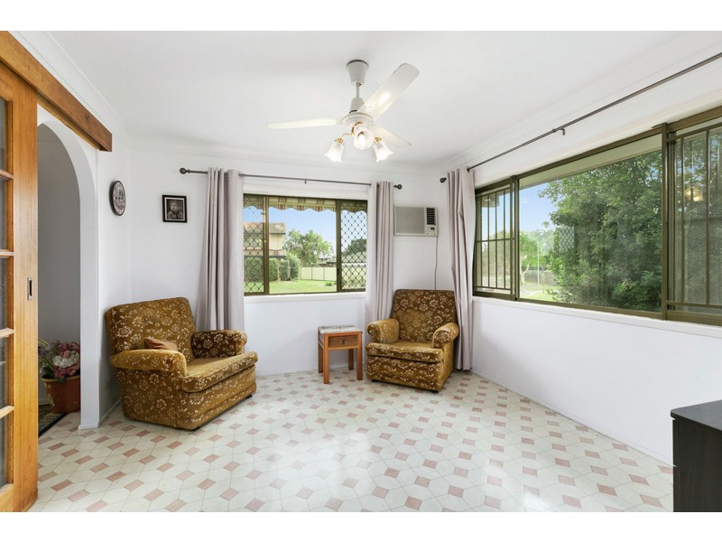 8 Bamburgh Street, Carindale QLD 4152