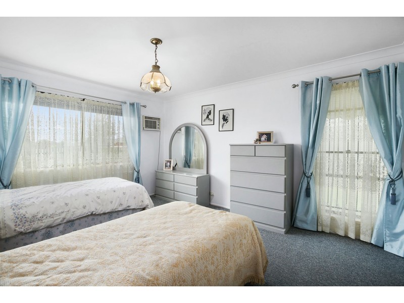 8 Bamburgh Street, Carindale QLD 4152