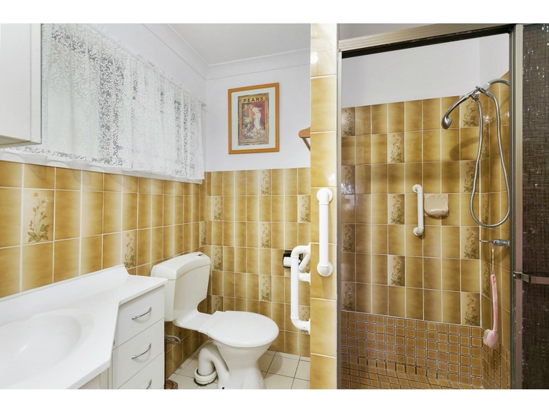 8 Bamburgh Street, Carindale QLD 4152