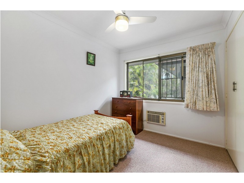 8 Bamburgh Street, Carindale QLD 4152